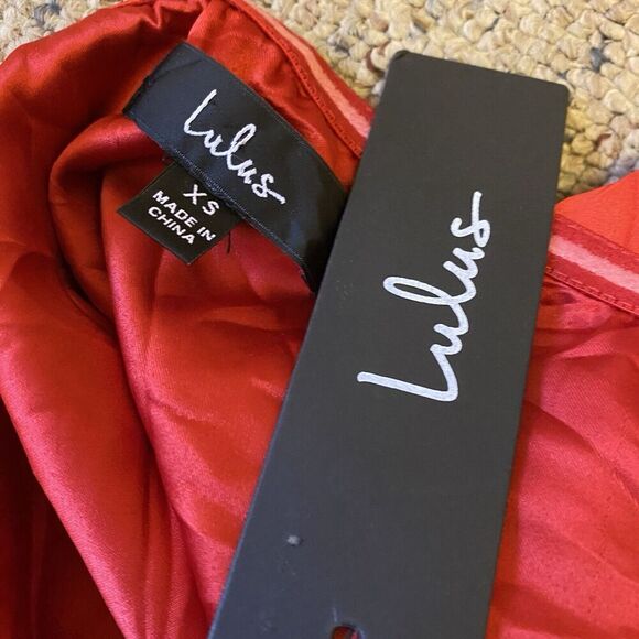 New Lulu’s Law Of Attraction Red Satin One Shoulder Asymmetrical Midi Dres Sz XS - Picture 3 of 10